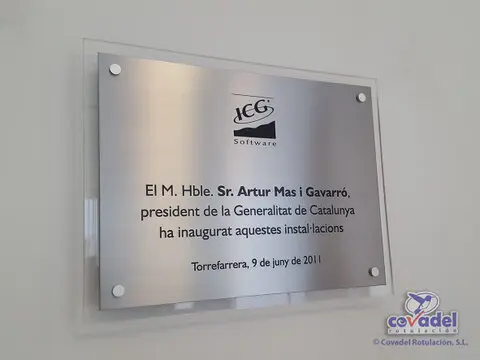 Placa-Inauguracion-Acero-y-Metacrilato.webp